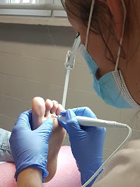 Pedicure kosmetyczny a pedicure podologiczny - jaka jest różnica?