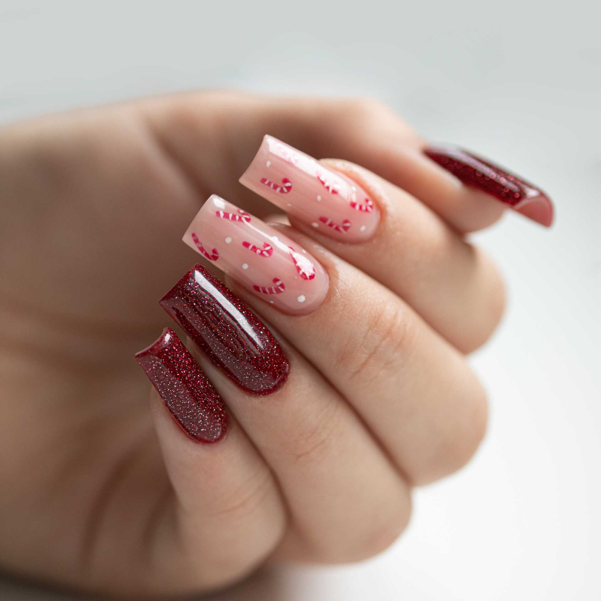 Co zrobić, żeby lakier do paznokci nie odpryskiwał?